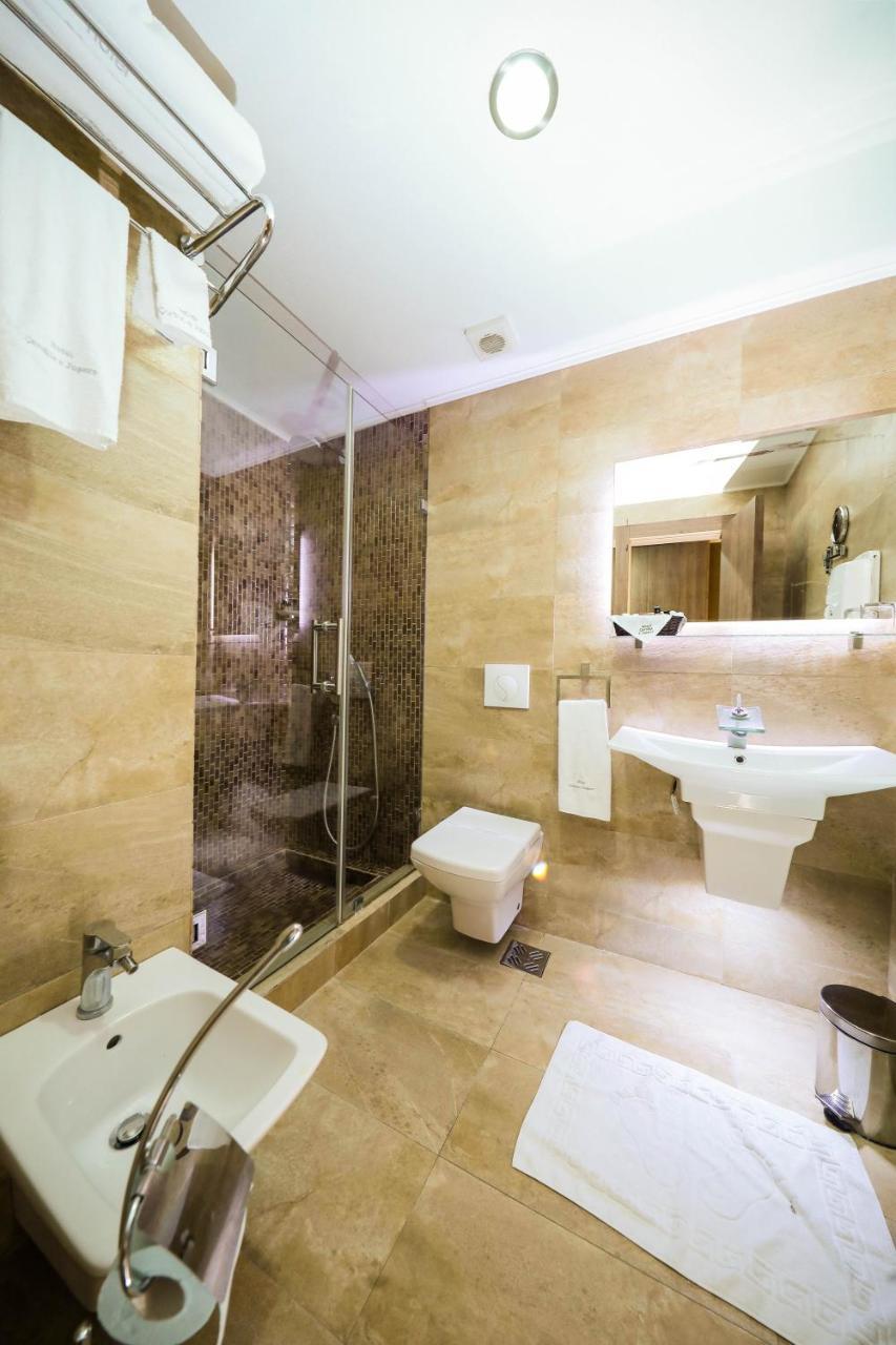 Hotel Carshia E Jupave Gjakova Εξωτερικό φωτογραφία